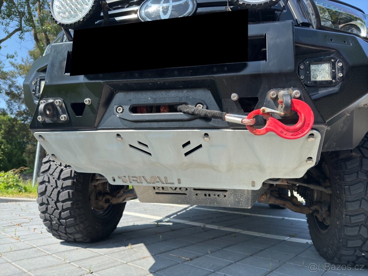 Toyota Hilux Double Cab - PLNÁ VÝBAVA