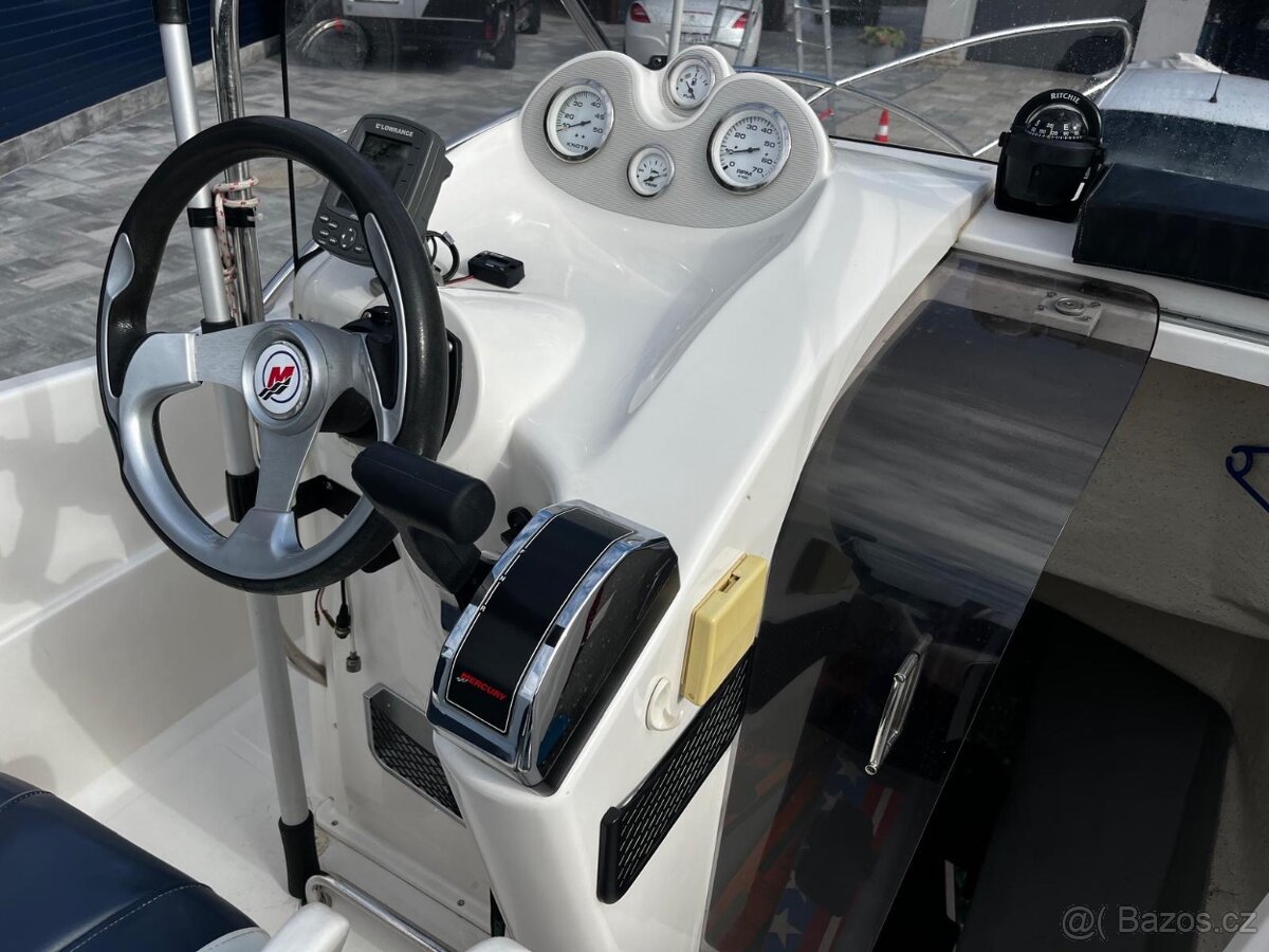 Loď Quicksilver Commander 555 - 5