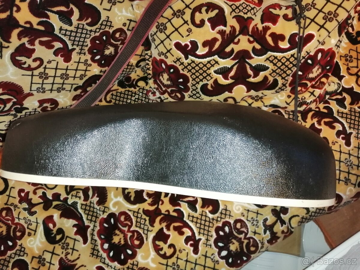 Devíti strunná kytara - 5