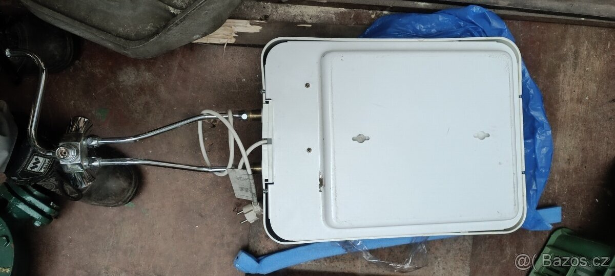 průtokový ohřívač nástěnný a malý - 5