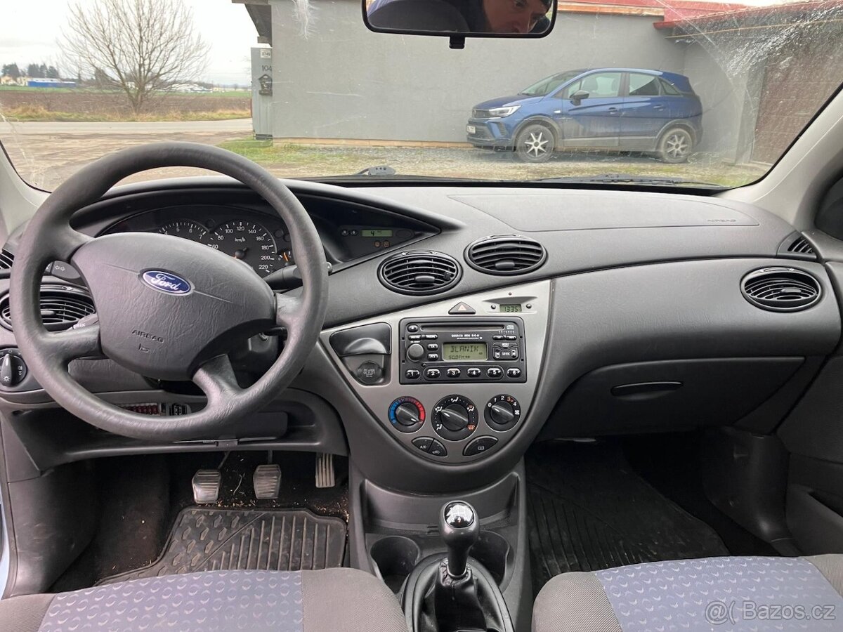 FORD FOCUS SEDAN - 5