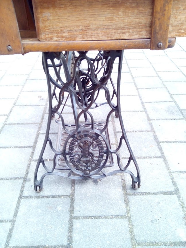 Šicí stroj - šlapací - SINGER - starožitnost - 5