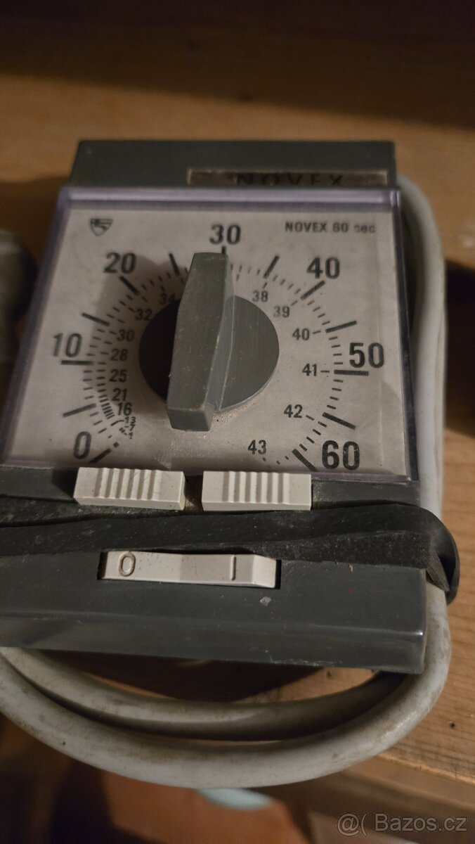 Starožitný skládací stativ a spínací expoziční hodiny Novex - 5