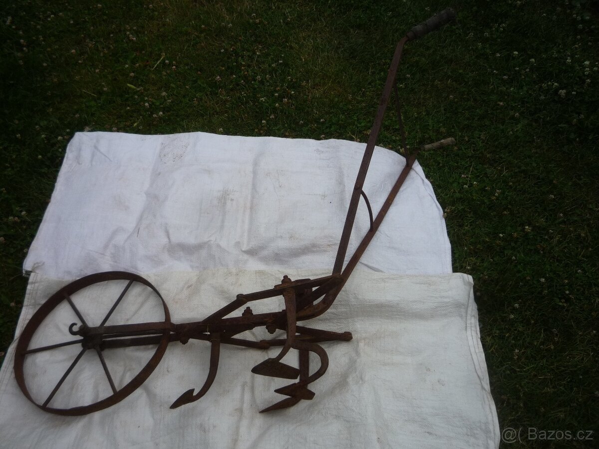 prodám Železná pojezdová konstrukce /trakač/ pod stabil.moto - 5