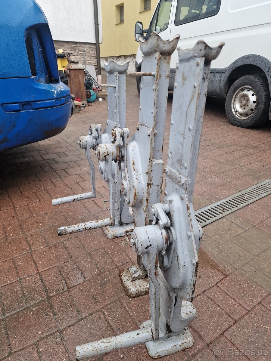 Hřebenovy zvedak 7t. 7t .3.5 t. - 5