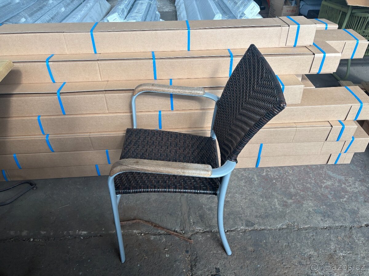 Venkovní stoly 80x80 cm + venkovní židle - 5