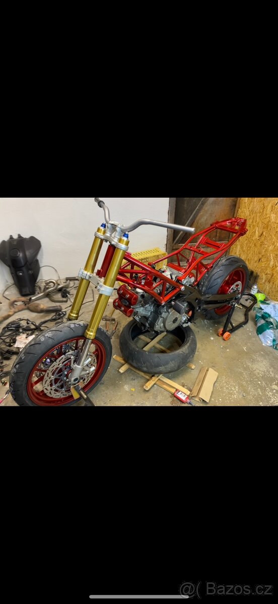 Aprilia dorsoduro 750