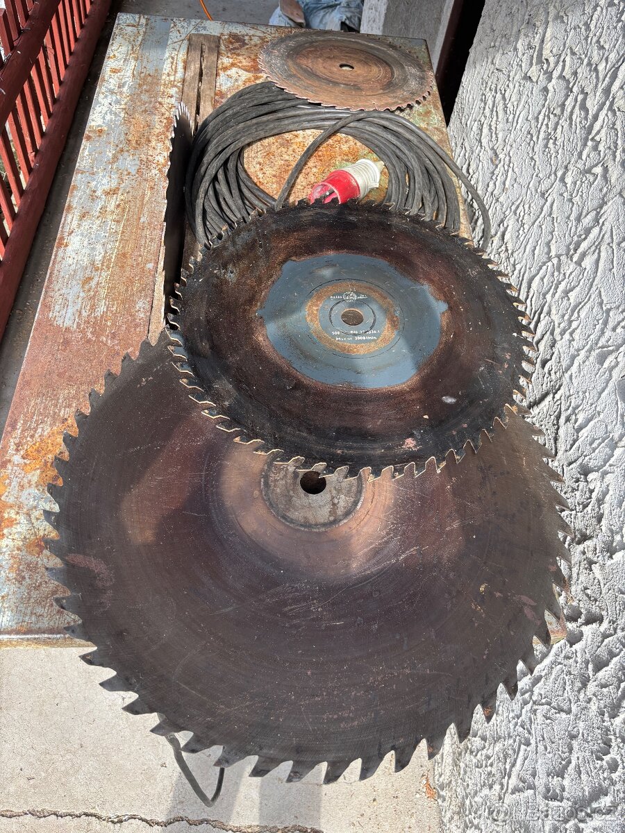 Cirkulárka + náhradní kotouče - 5