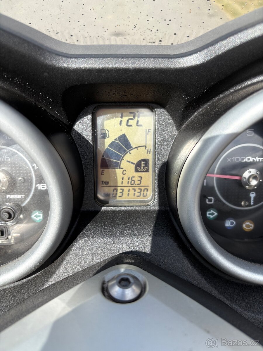 Skůtr yamaha xmax 250 - 5