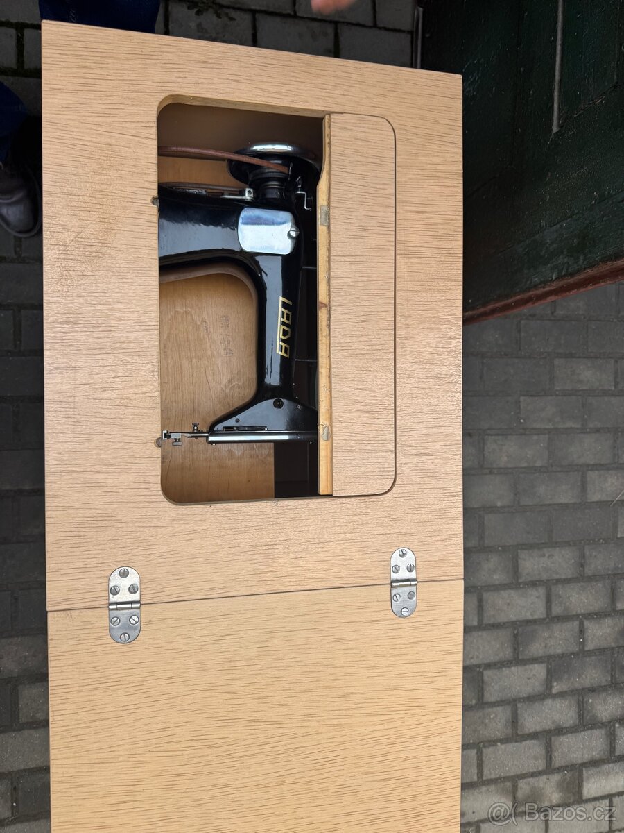 Šicí stroj Lada - 5