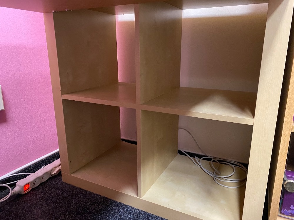 Pracovní stůl s úložnými policemi + židle - 5