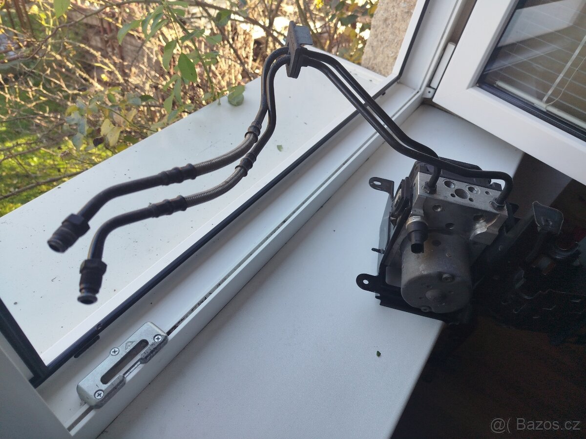 Predám ABS jednotku BOSCH 4B0 614 517 G (VW Passat B5.5 96 k - 5