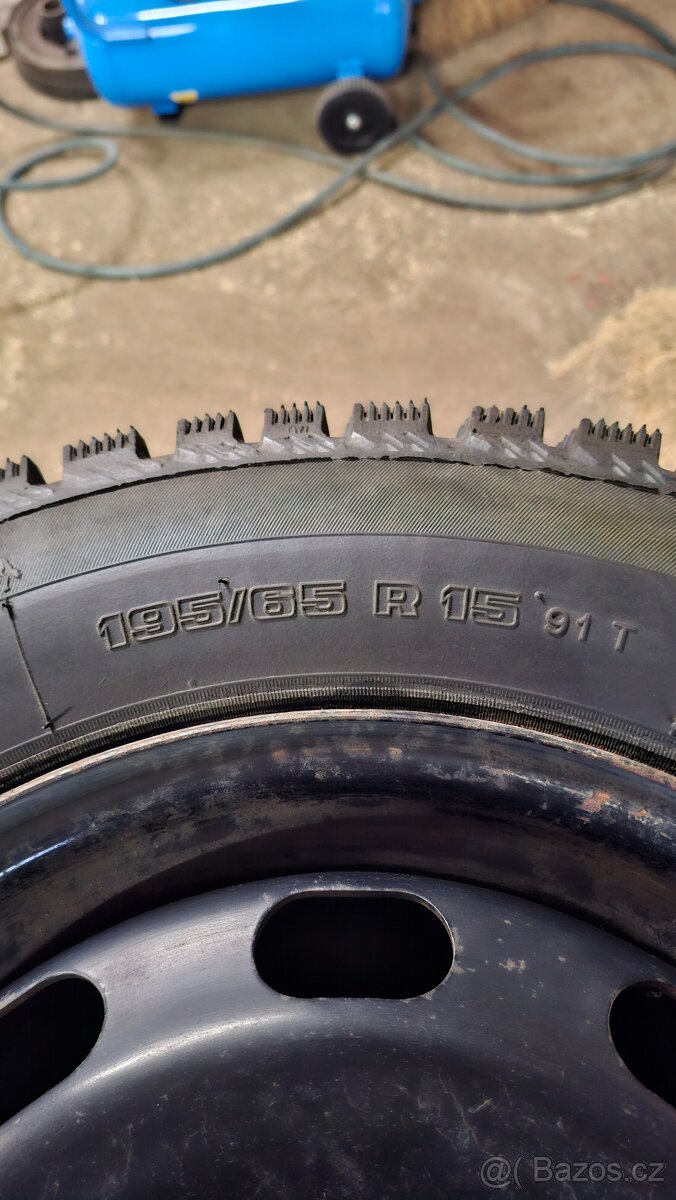 195/65/15 zimní na plechových discích - 5