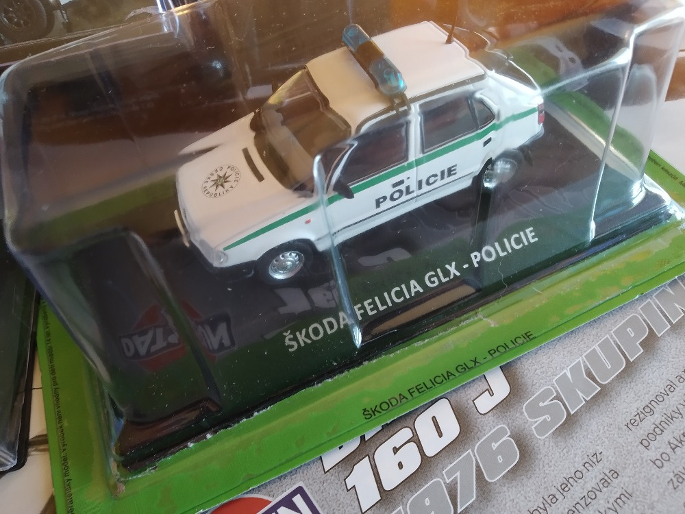 Modely aut 1:43 čtyři kusy - 5