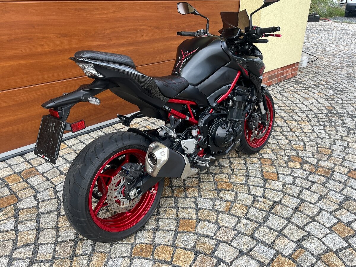 KAWASAKI Z900 - 5