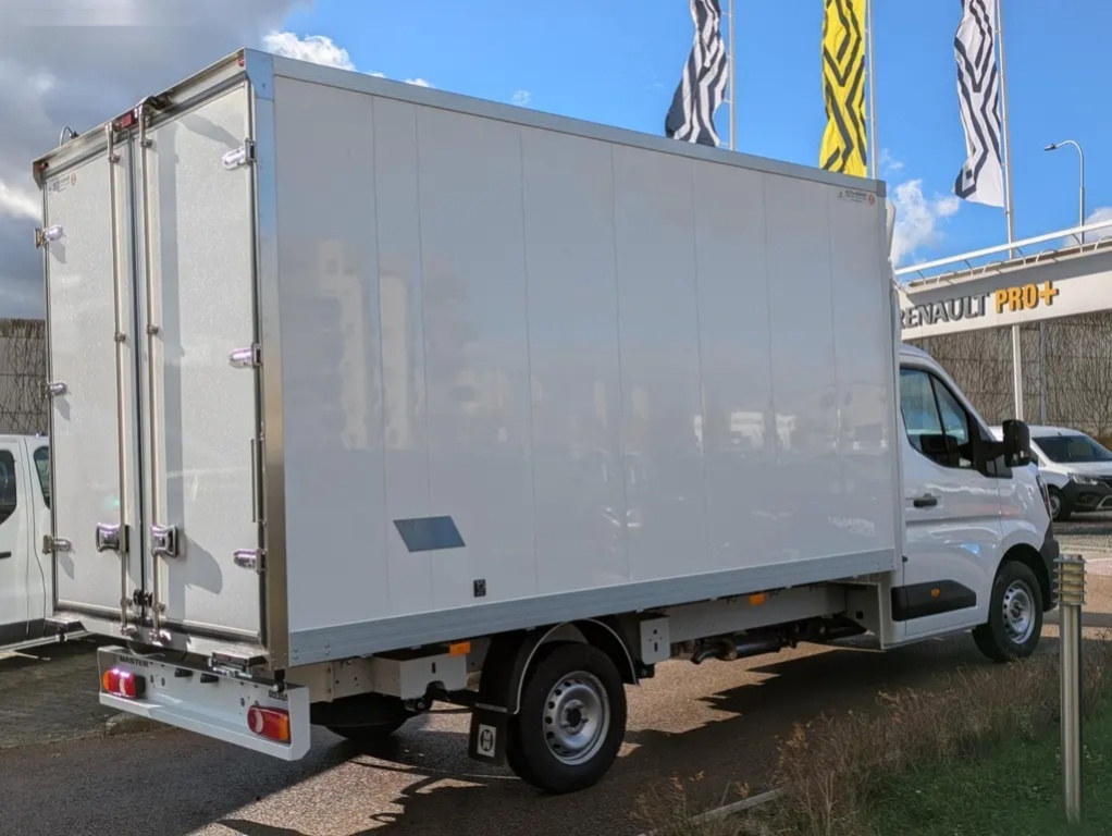 Renault Master, skříň 8EP d.4,2 š.2,15 v.2,2 - 5