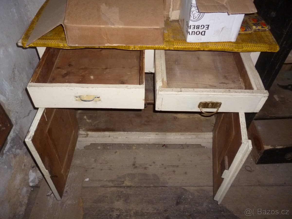 Stará dřevěná komoda / skříňka - 5