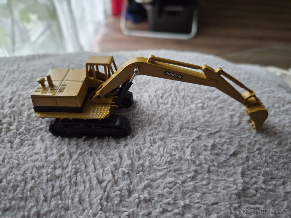 Bagr CAT - 5