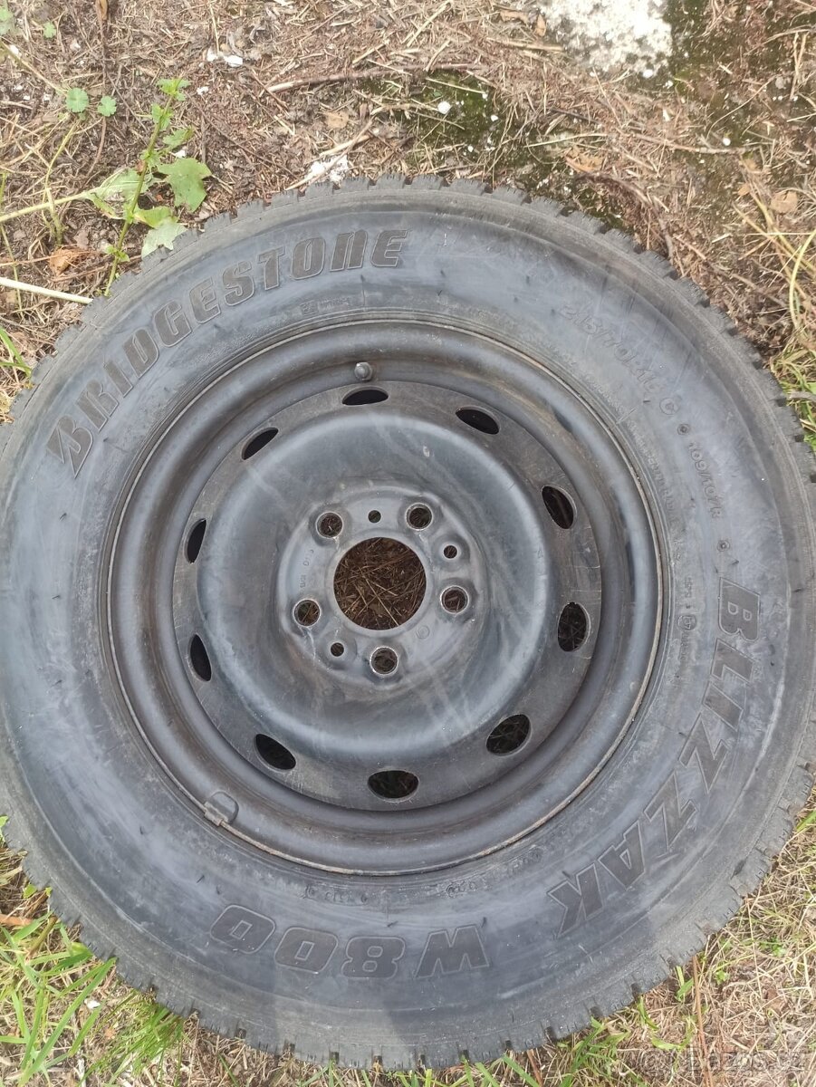 Bridgestone 215/70 R15 C, zimní - 5