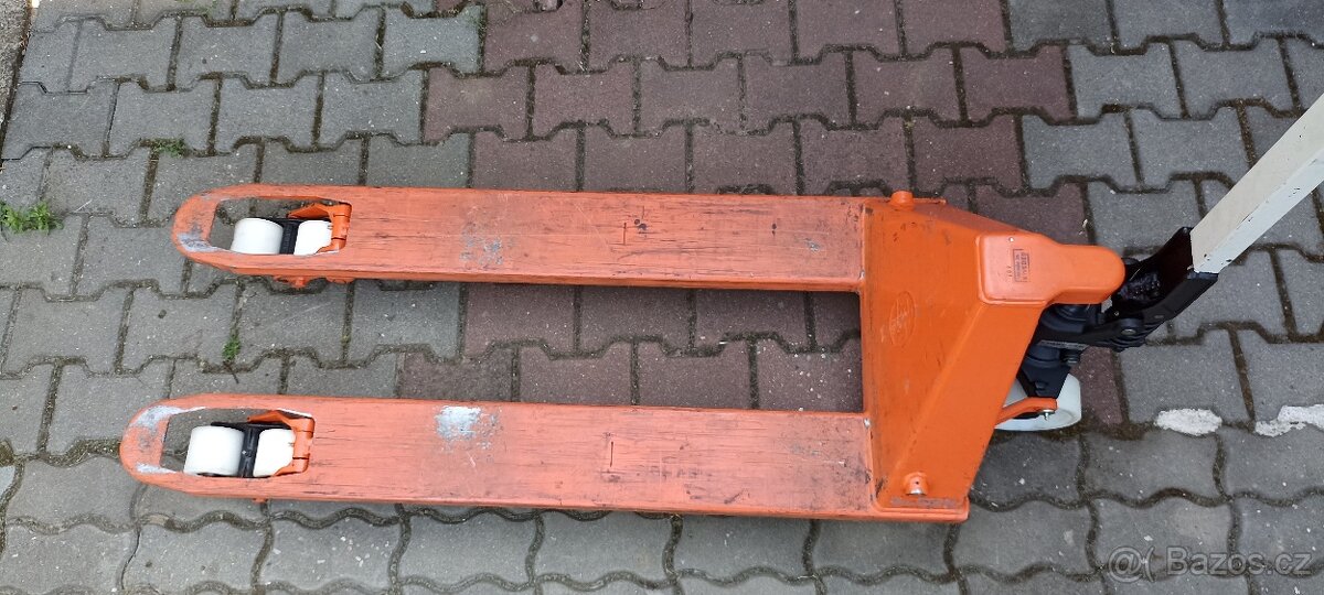 Ruční paletový zvedák BT - 5
