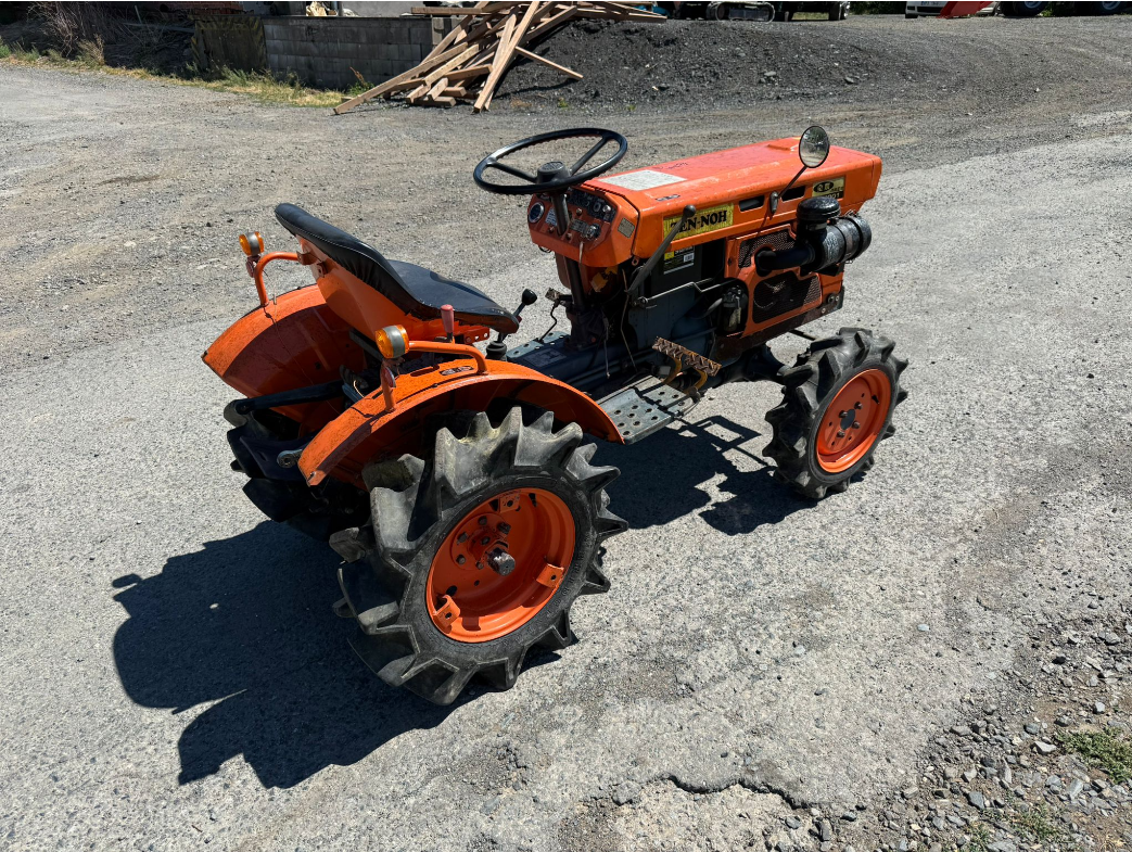JAPONSKÝ MALOTRAKTOR KUBOTA B6001 4X4 - 5