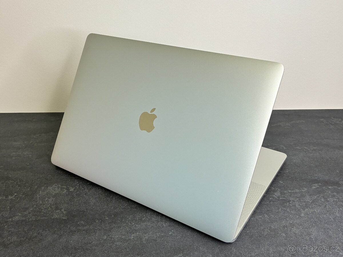 MacBook Pro 15'' 2018 / i7 / 16GB / 512GB SSD - DPH - 5