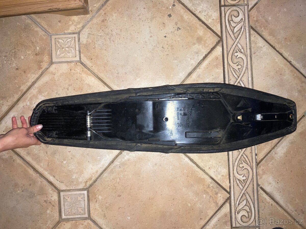 Sedlo s boulí (seat bump) ktm husquarna gasgas