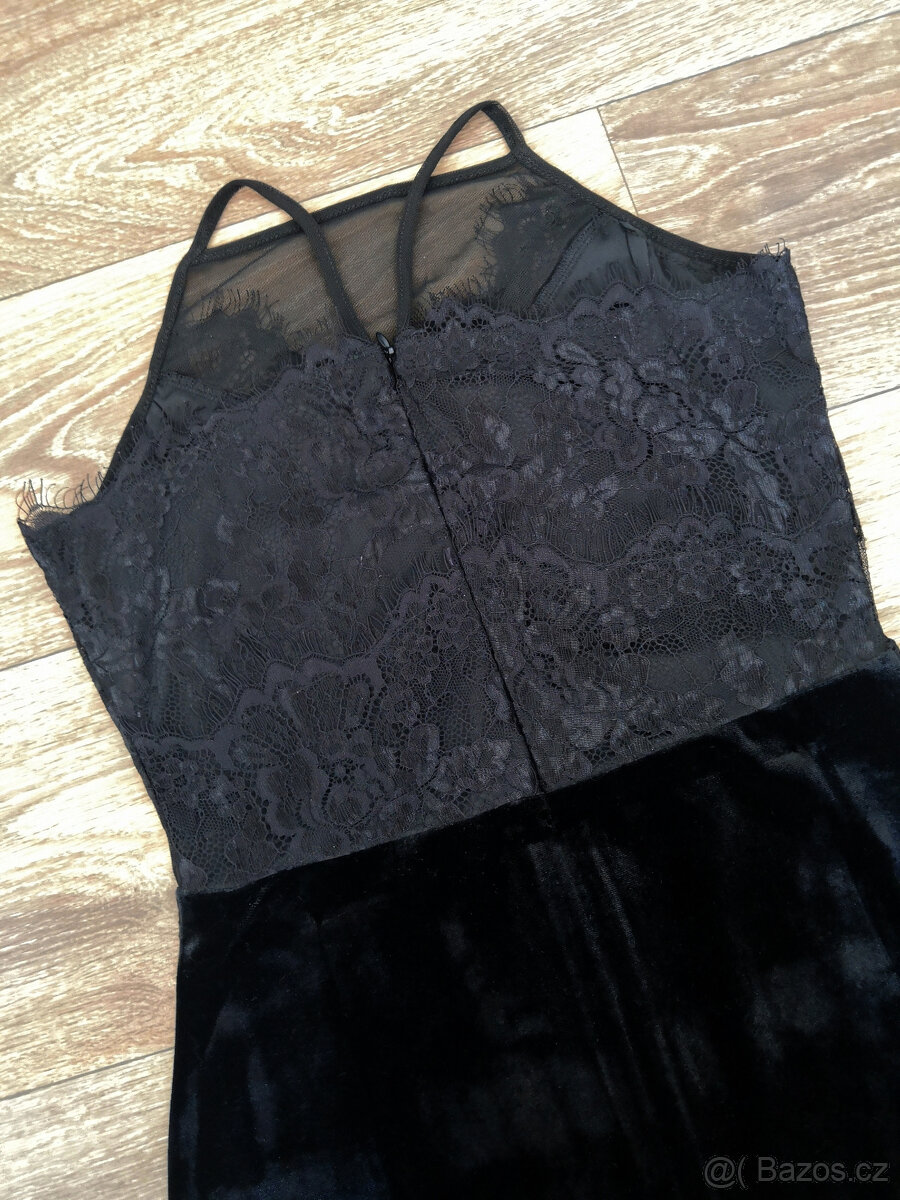 Černé sametové šaty s krajkou - 5