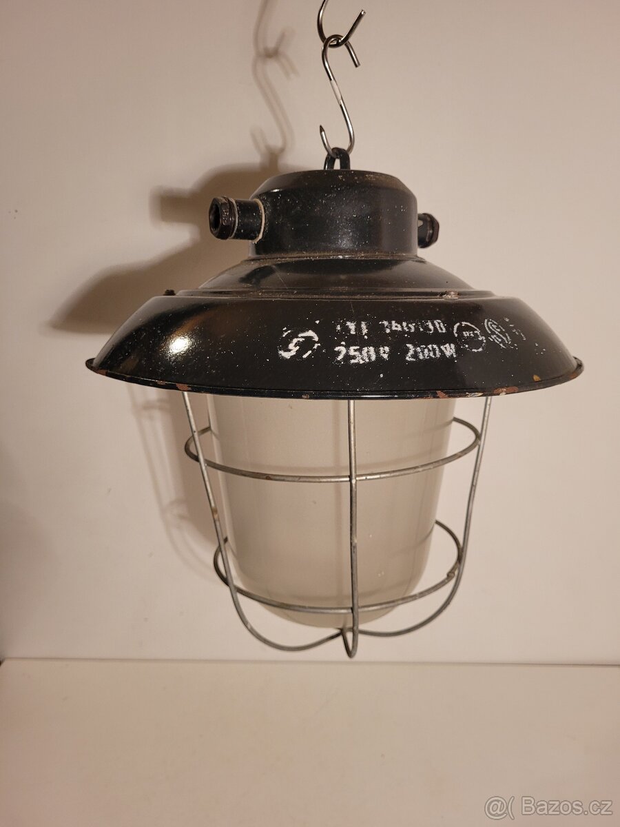 původní tovární industriální smaltovaný lustr, možno 2 ks - 5