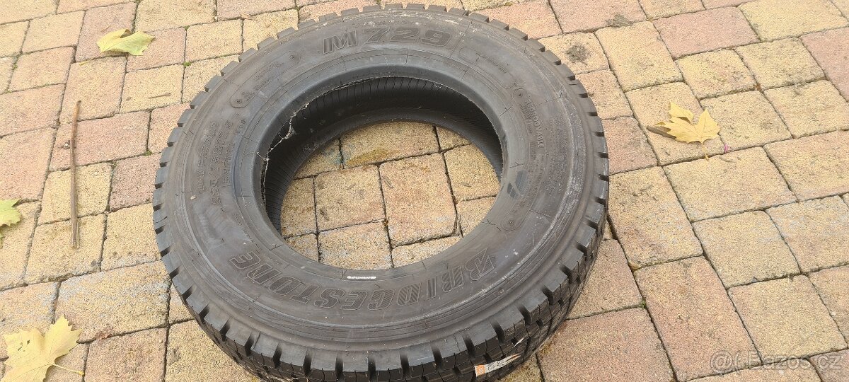 Prodám pneu bridgestone 17.5 m+s 225/75 - 5