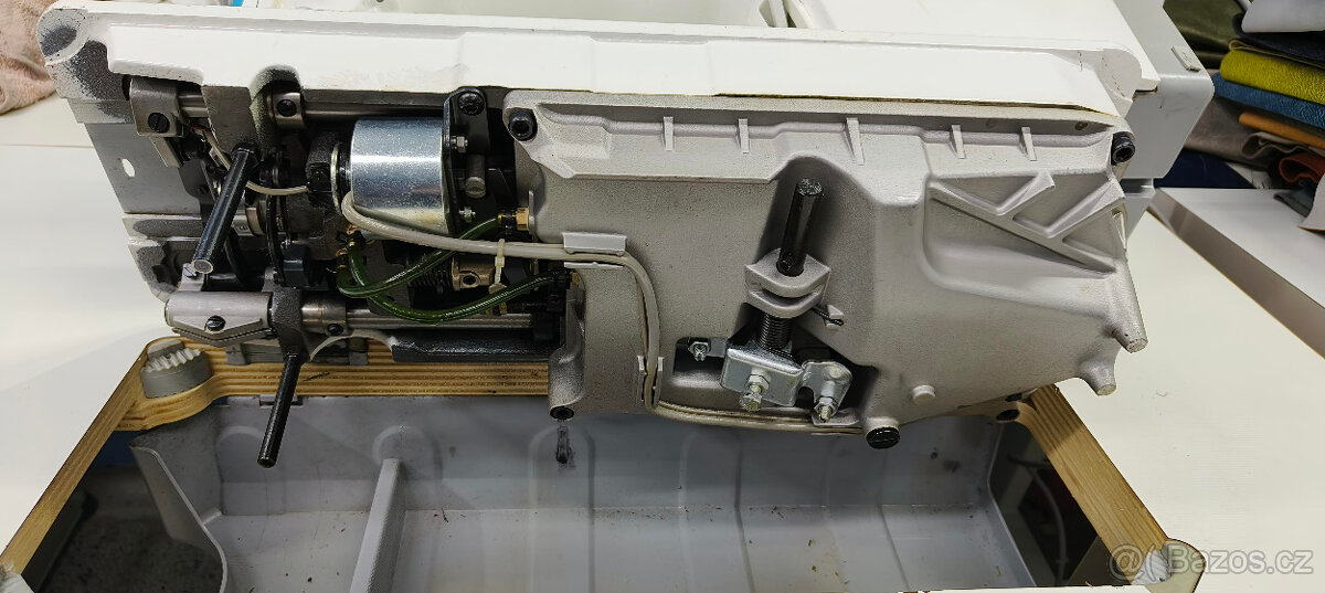 Průmyslový automatický šicí stroj Jack A4s - 5