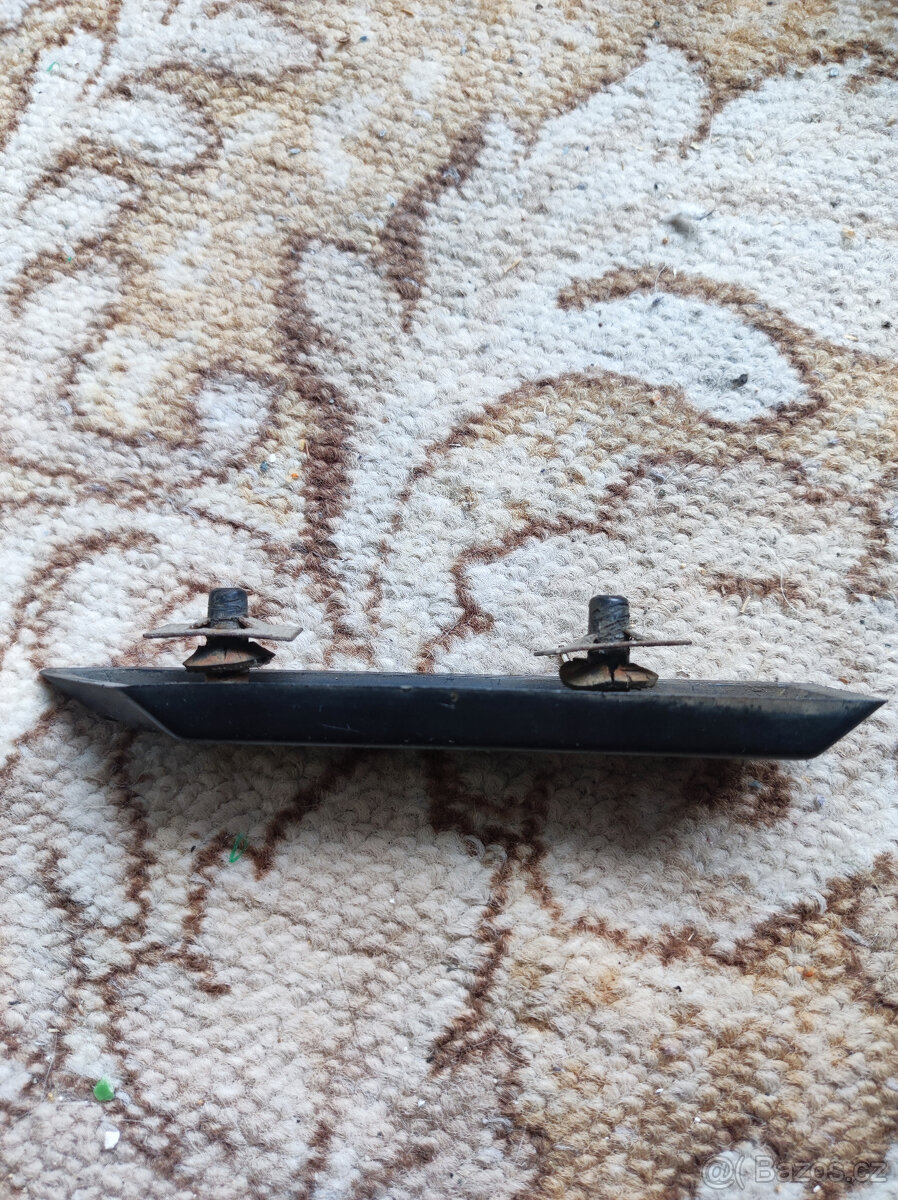 Skoda 130, 125 ; emblem 130 + lista pr.blatniku; emblem 125L - 5