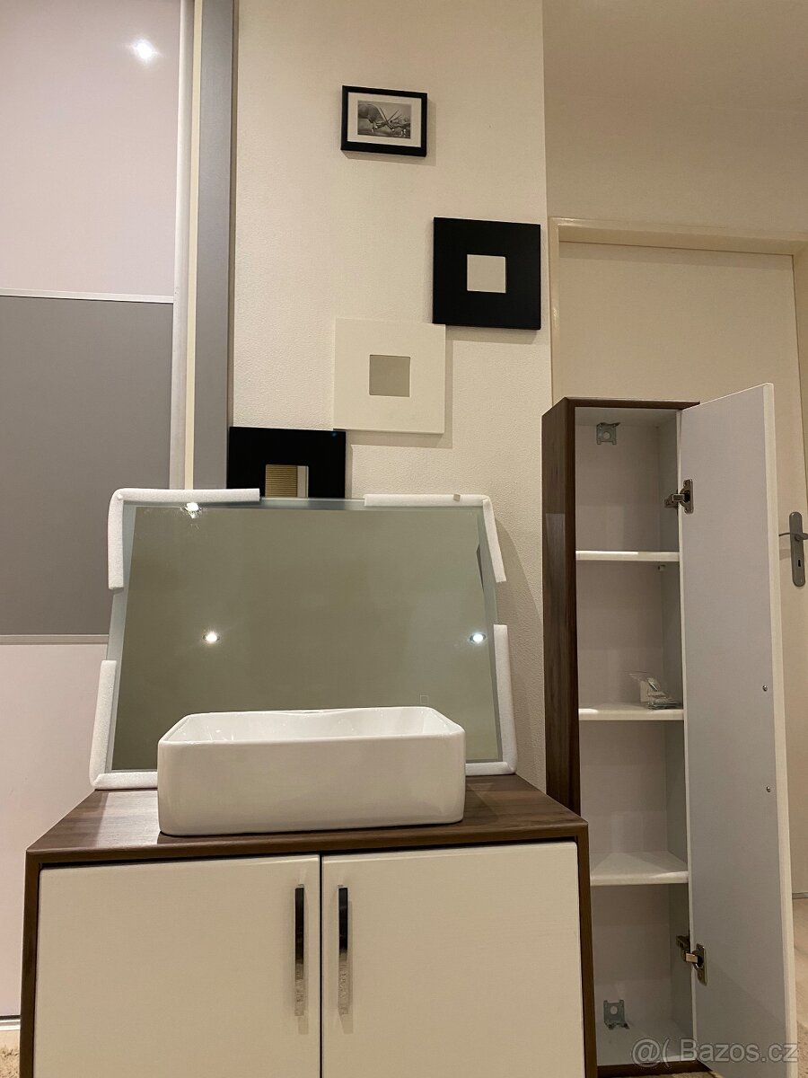 Nová koupelnová skříňka s umyvadlem - 5