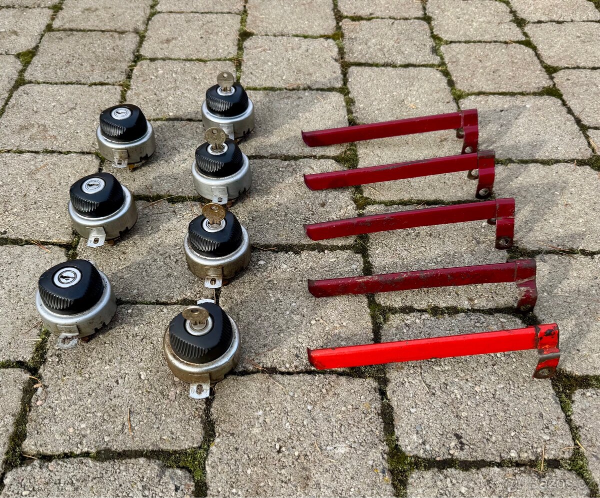 Jawa 250 350 panelka - drzaky a spinacky - 5