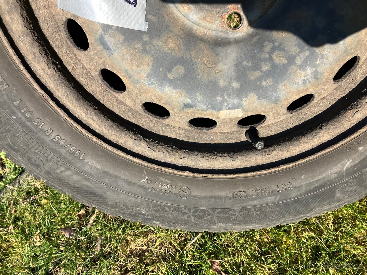 Prodej zimní pneu + plech 165/65 R15 - 5