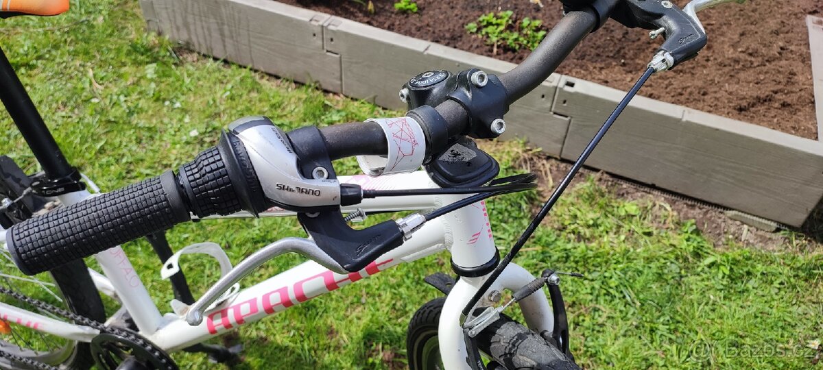 Dívčí bílé krosové kolo Apache kolo Buffalo 20
Skončeno - 5