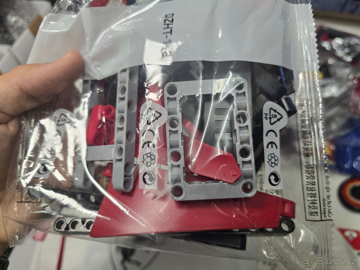 Stavebnice Technic 42207 Auto Ferrari SF-24 F1 (náhrada) - 5