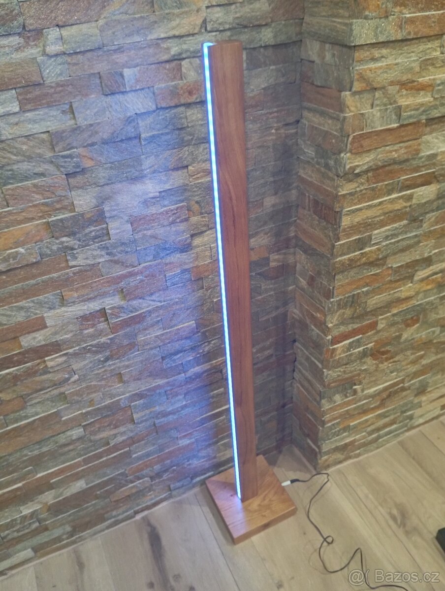 Moderní stojatá lampa z dubu - 5