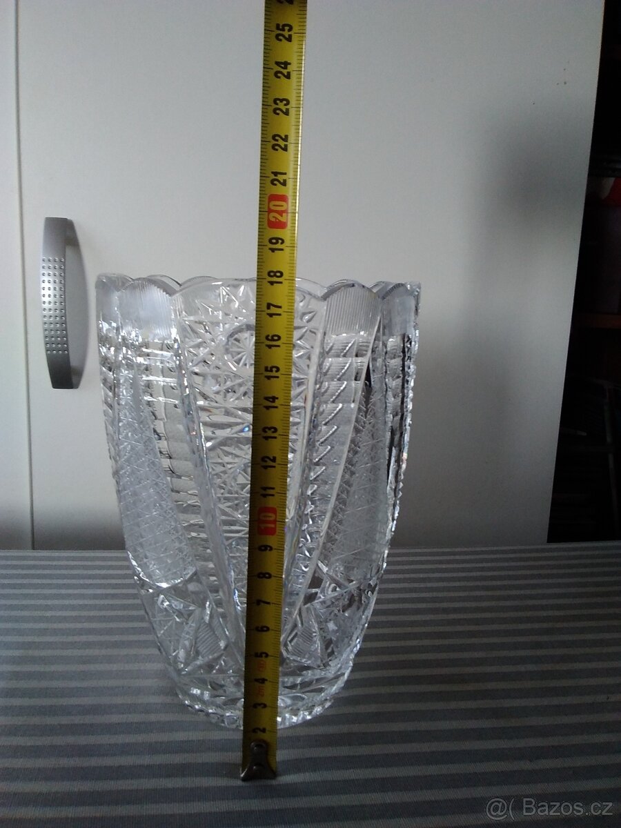 Skleněná broušená váza. - 5