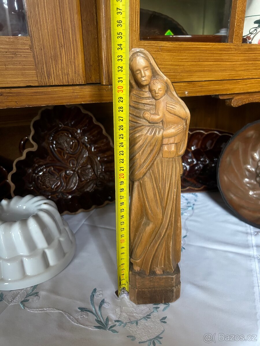 Dřevěná soška Panny Marie s Ježíškem – ruční řezba, 34 cm - 5