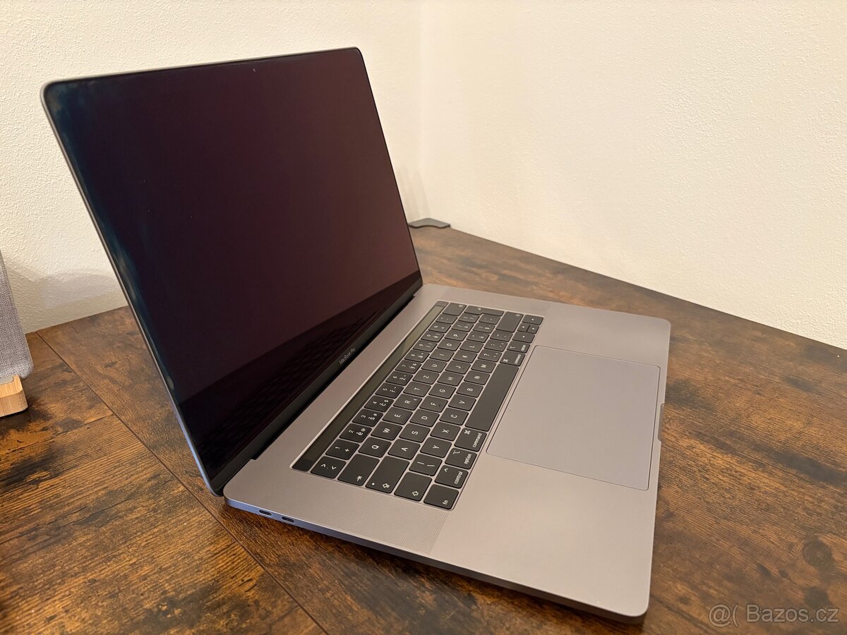 MacBook Pro 15,4 Touch Bar 256GB 2018 - 5