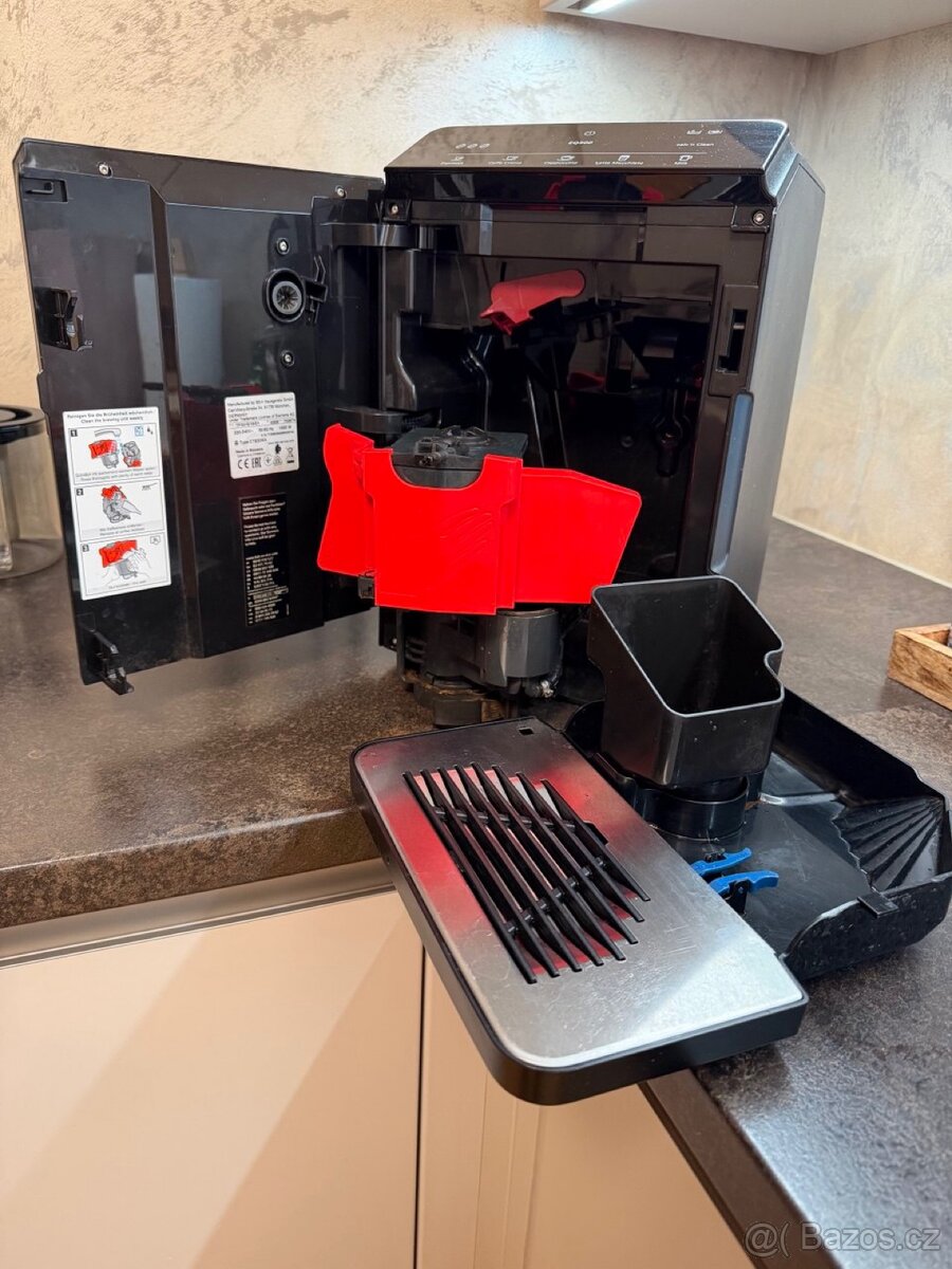 Automatický kávovar Philips Series 3200 LatteGo - 5