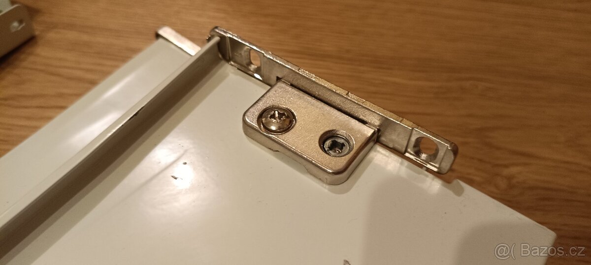 Hettich 9127901 Multitech, bílá zásuvka - 4 sady - 5