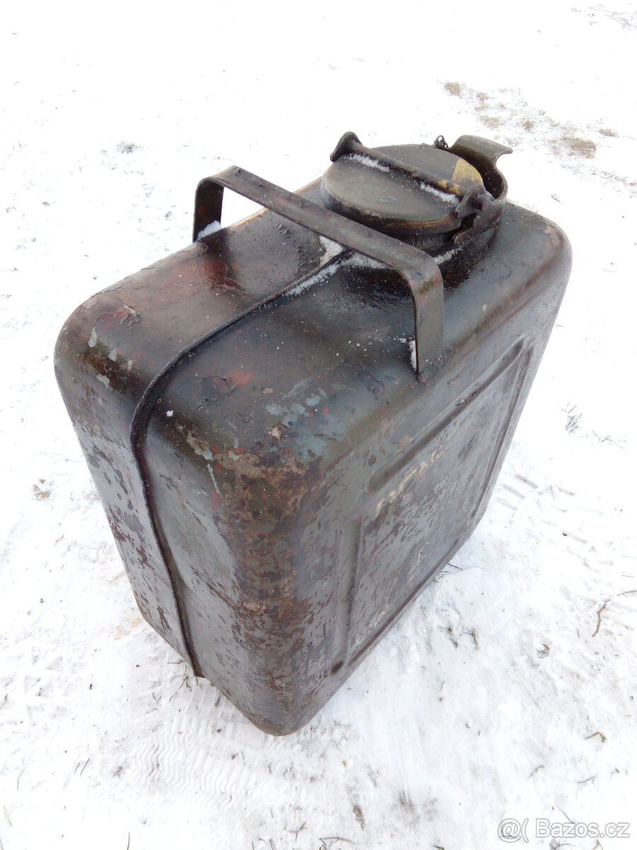 Starý zajímavý kanystr - 5