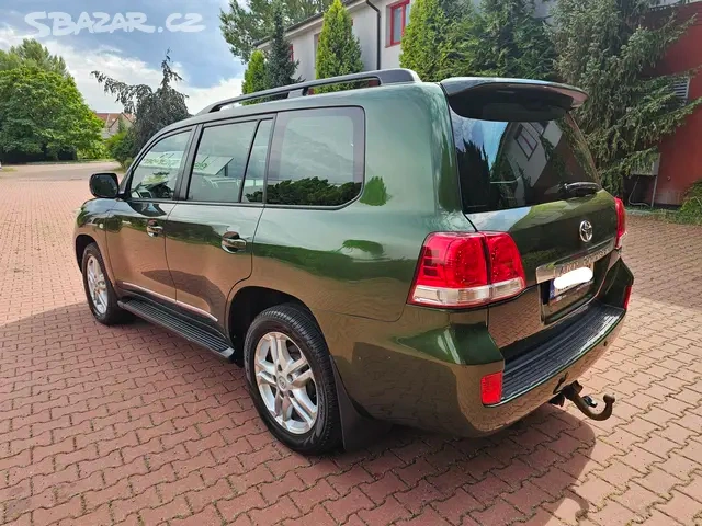 Toyota Land Cruiser 200 V8 4.5 D4-D,ČR,2.Majitel,Tažné.