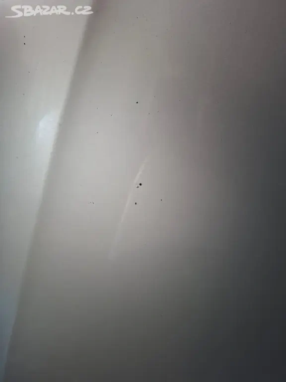 Stříbrná kapota VW Passat B6 - 5