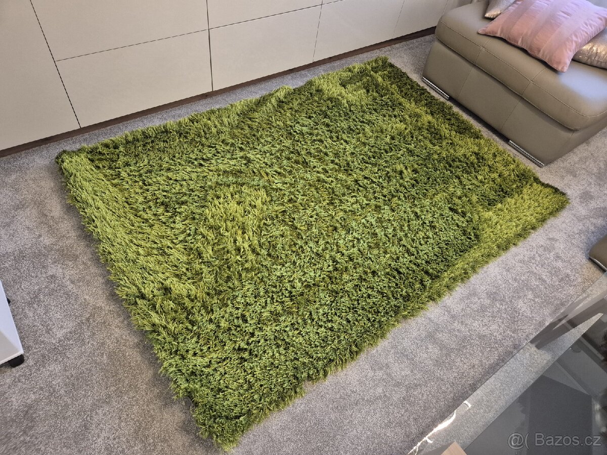 Luxusní zelený koberec - 5