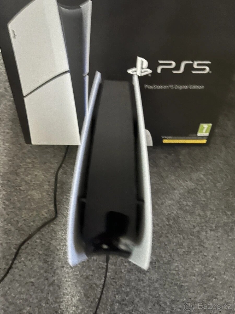 PlayStation 5 (Slim) Digital Edition - 5