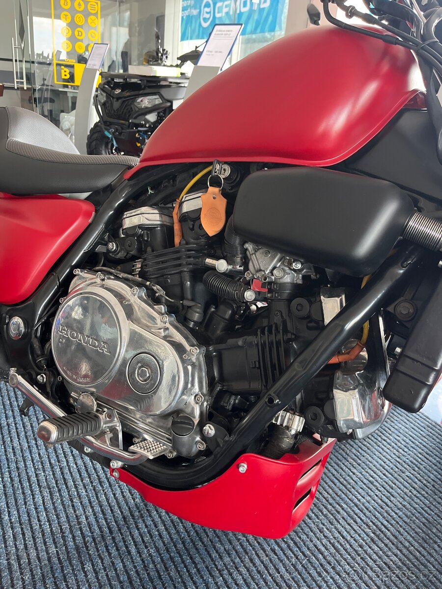 Honda - VF 700 Super Magna - 5