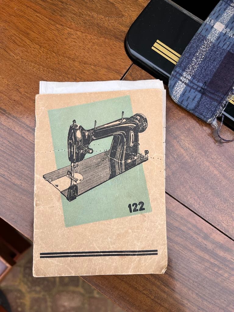 Prodám funkční zachovaly šicí stroj Minerva - 5